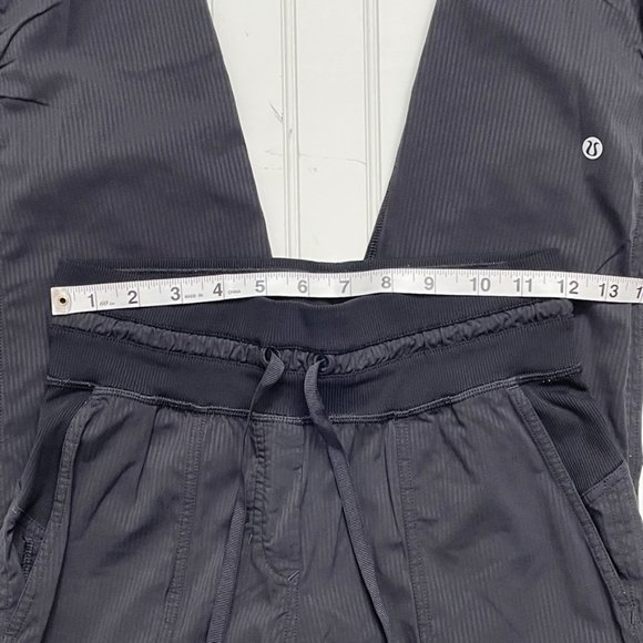 Lululemon Dance Studio Crop Black Women's SZ 2‎ - Picture 8 of 8